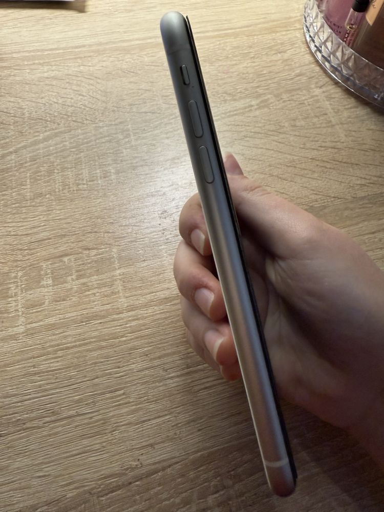 Продаю iPhone 11 128 Gb
