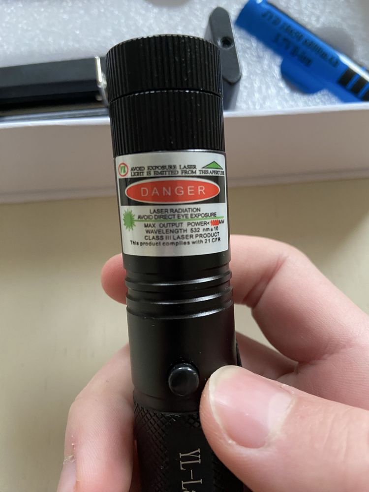Продам мошьнейший лазер GREE LASER POINTER