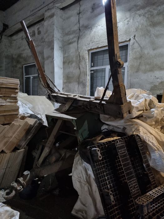 Причіп розпуск лісовозний.