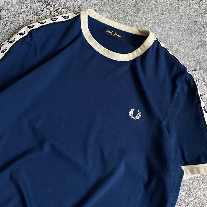 Футболка fred perry з лампасами темно синього кольору, фредак casuals