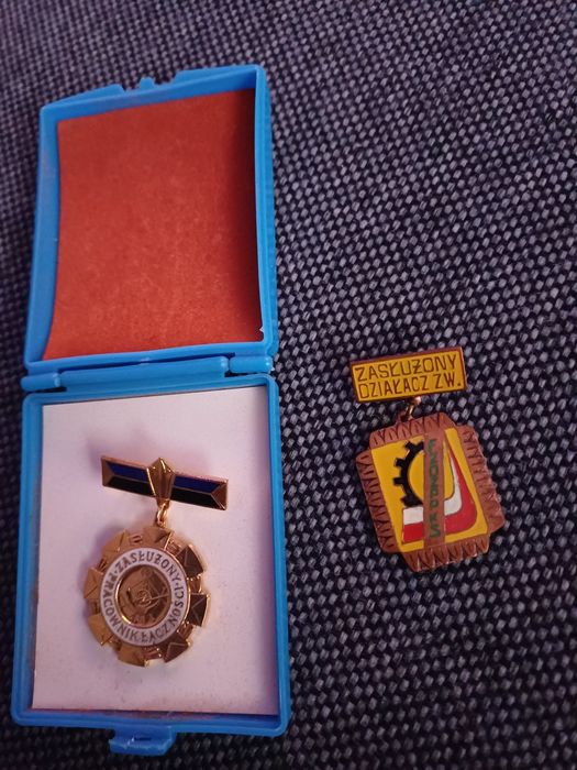 Sprzedam stare medale-przypinki.