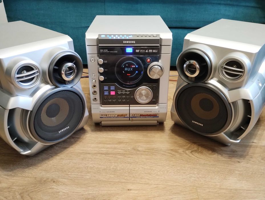 Потужний муз центр 600 Вт ( Блютуз / AUX ) Сбоку колонок - Сабвуферы