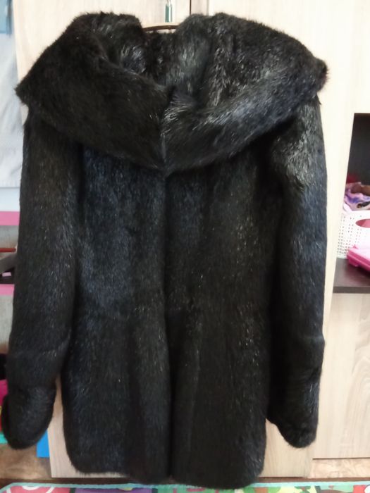 Полушубок с меха нутрии 3500