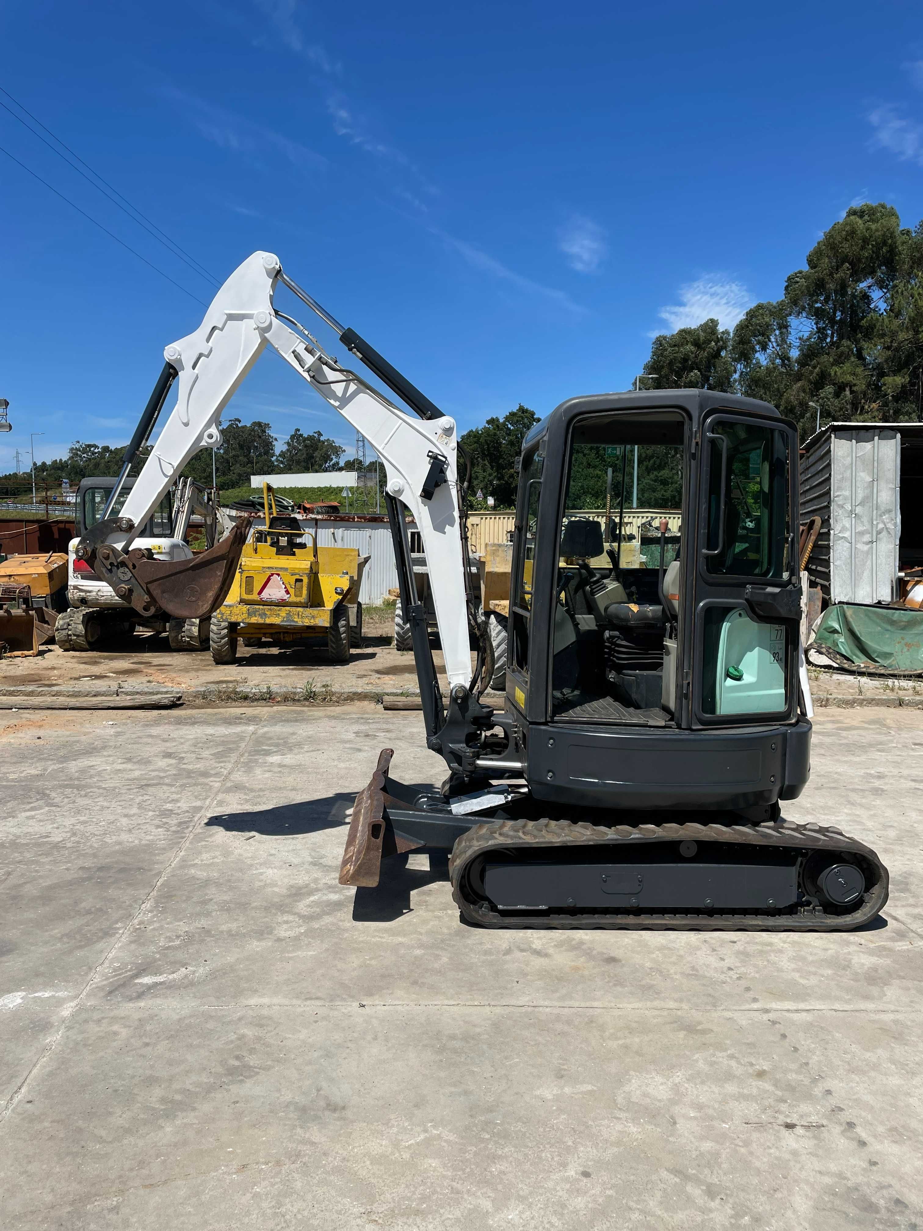 Mini giratoria - escavadora Bobcat E26