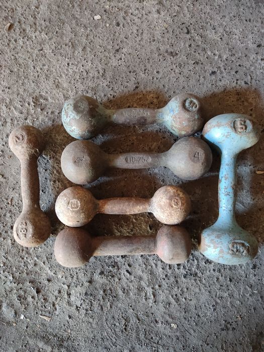 Продам гири и гантели.