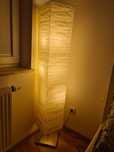 Lampa stojąca papierowa