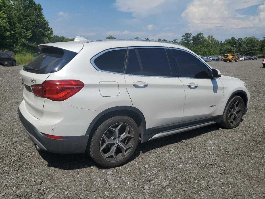 В дорозі BMW X1 series F48 28i 2016