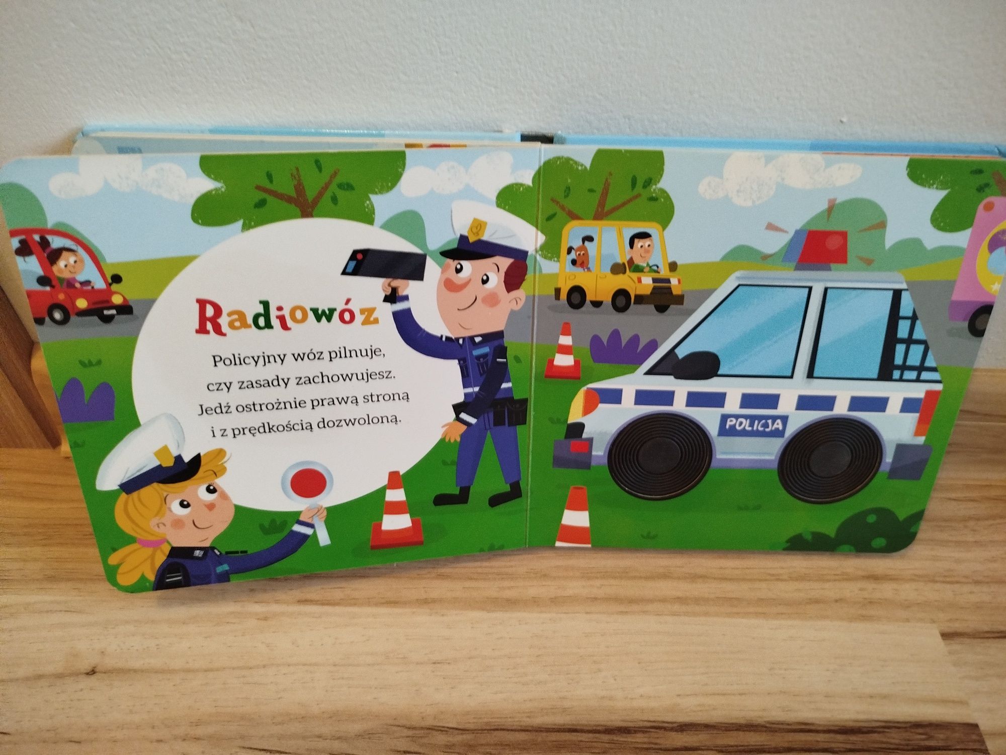 Książeczka sensoryczna Pojazdy