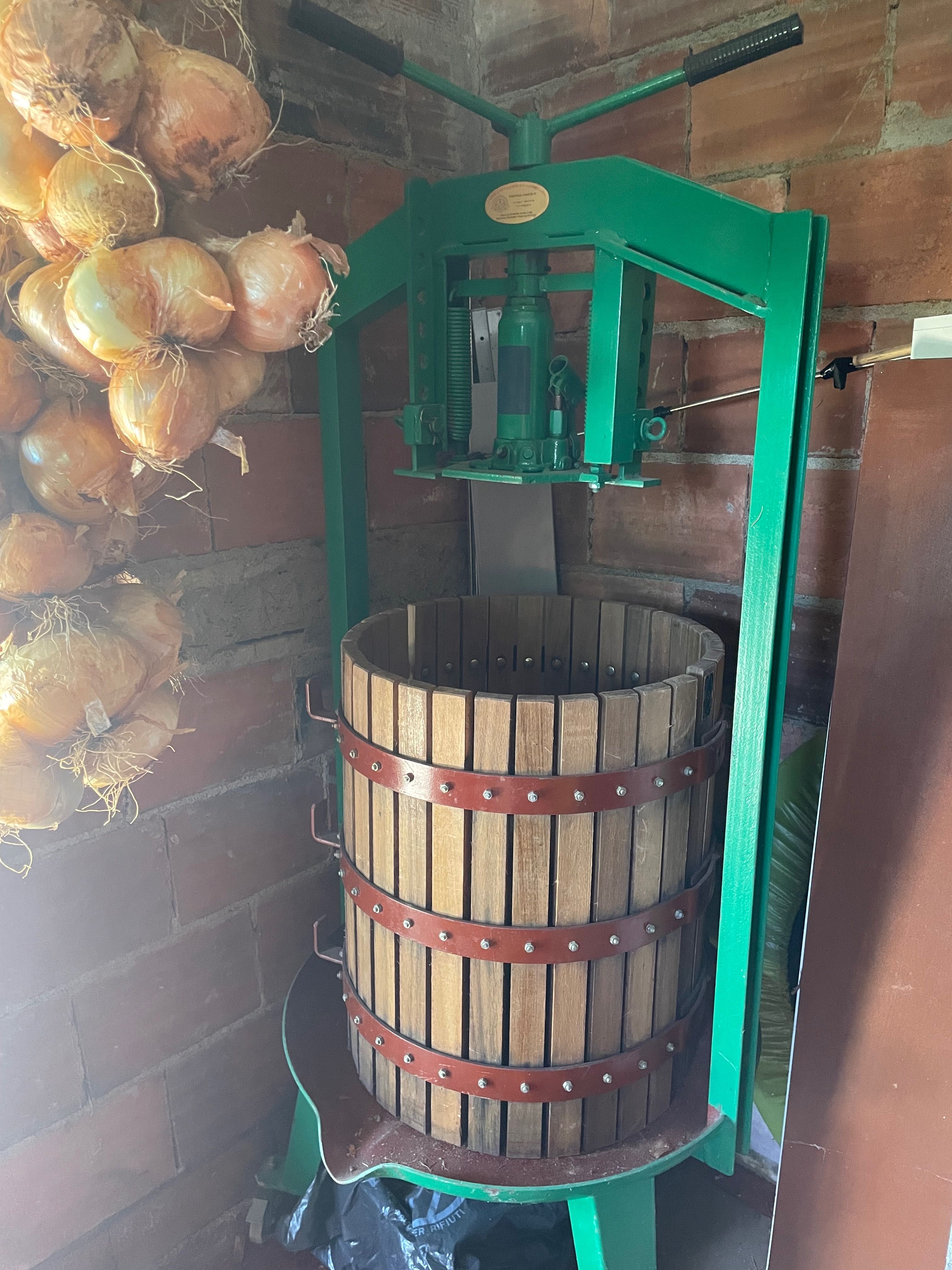 Vendo prensa e Cuba para vinho