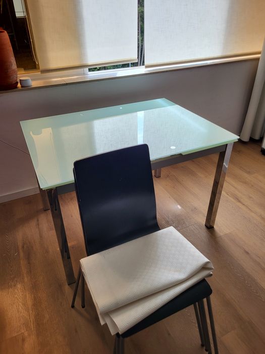 Mesa de vidro + cadeiras (liquidação total)