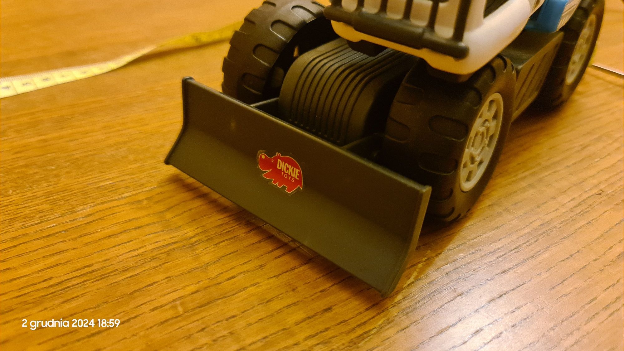 Koparka Dickie Toys. Sygnał świetlny i dźwiękowy. Ruchome ramię.