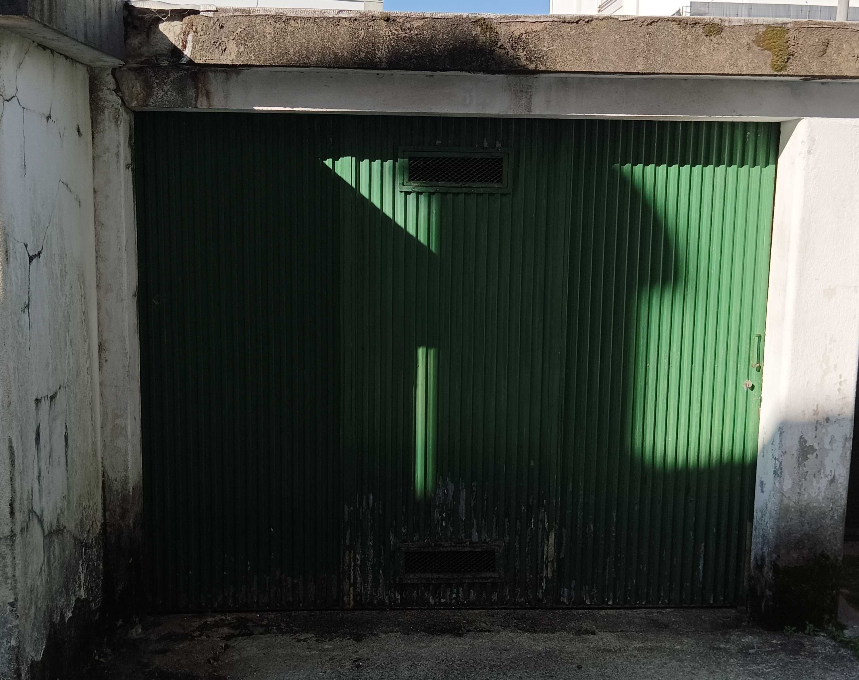 Vendo Garagem Individual Fechada / Meadela