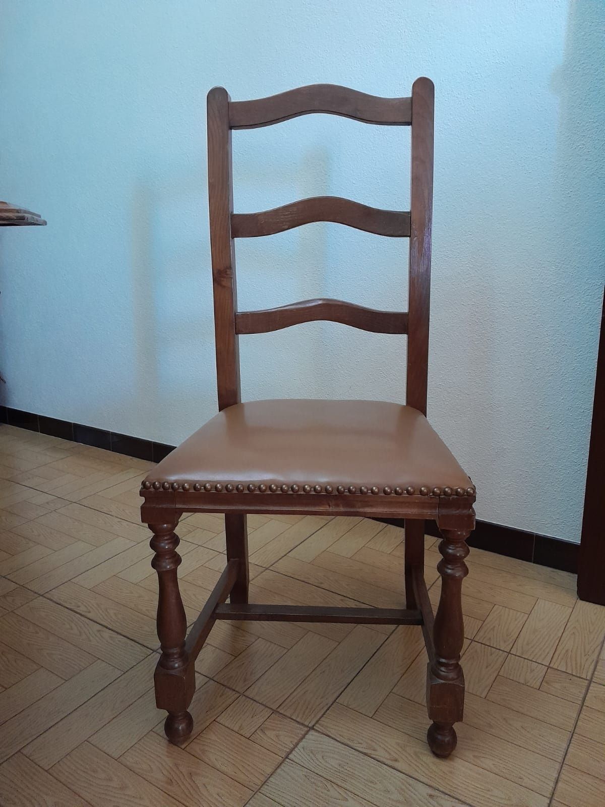 Mesa de sala de jantar com 8 cadeiras