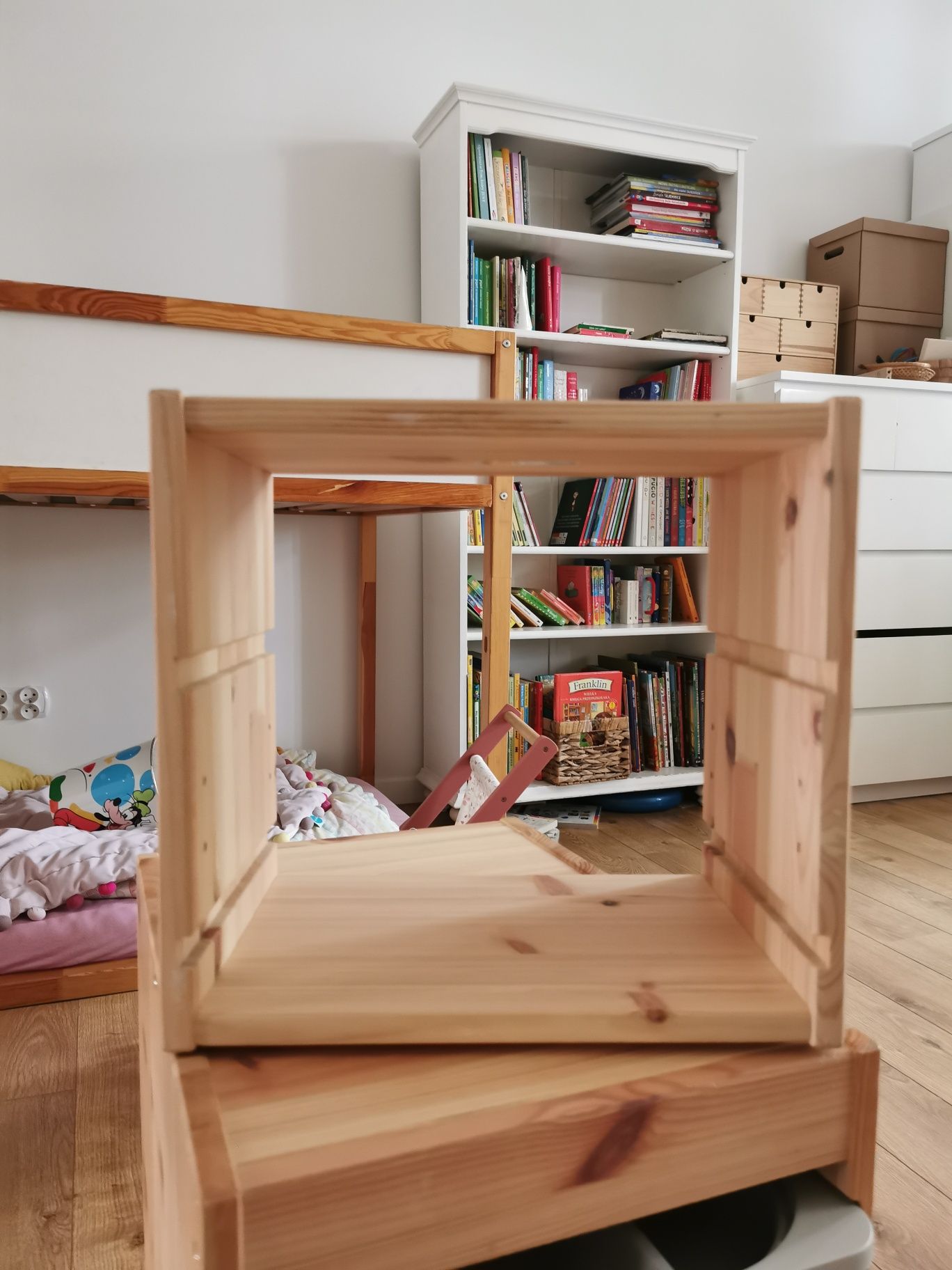 Ikea trofast regał z pojemnikami + szafka wisząca
