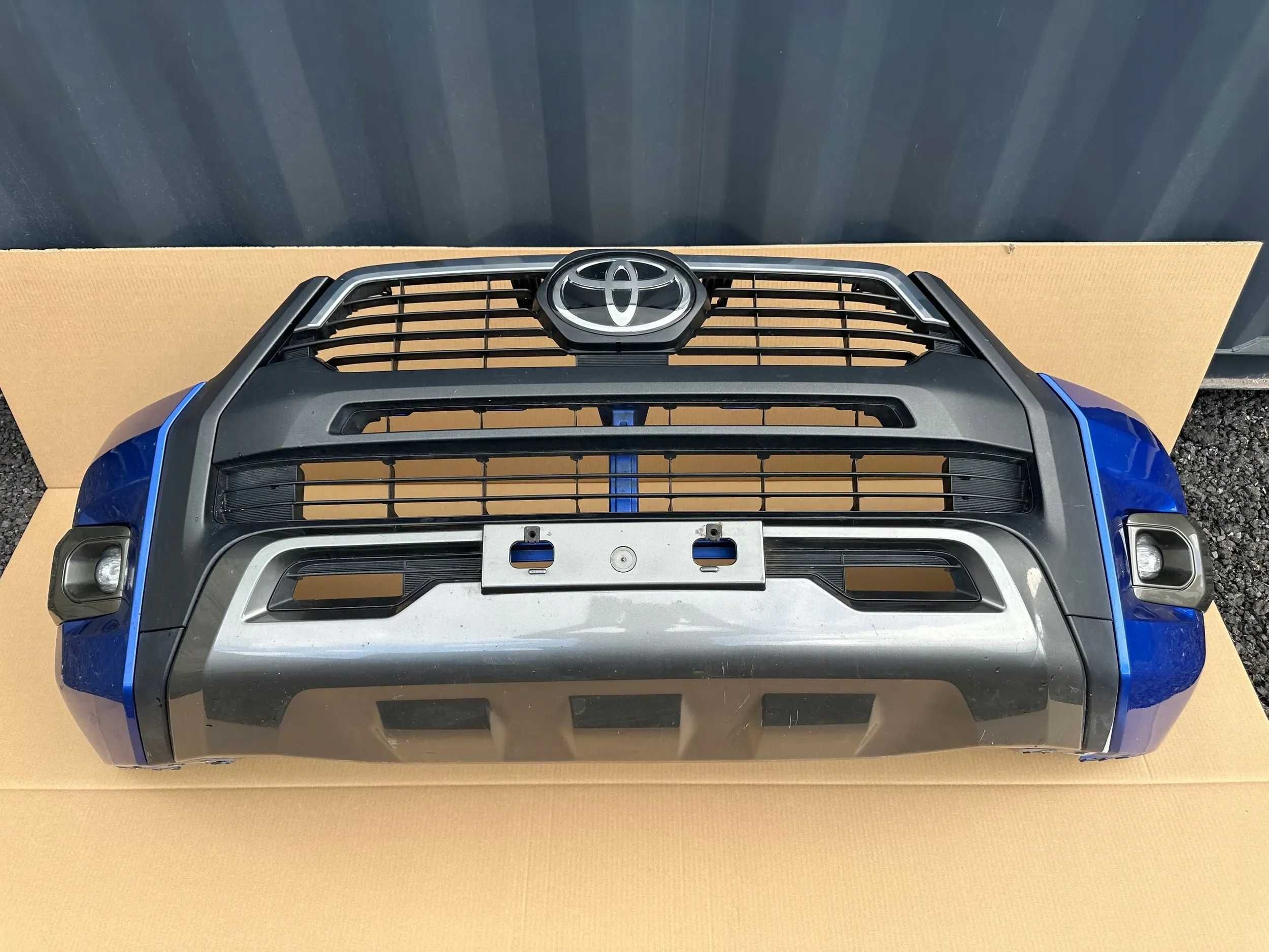 Toyota Hilux бампер передний тойота хілюкс розбор деталь запчасть перд