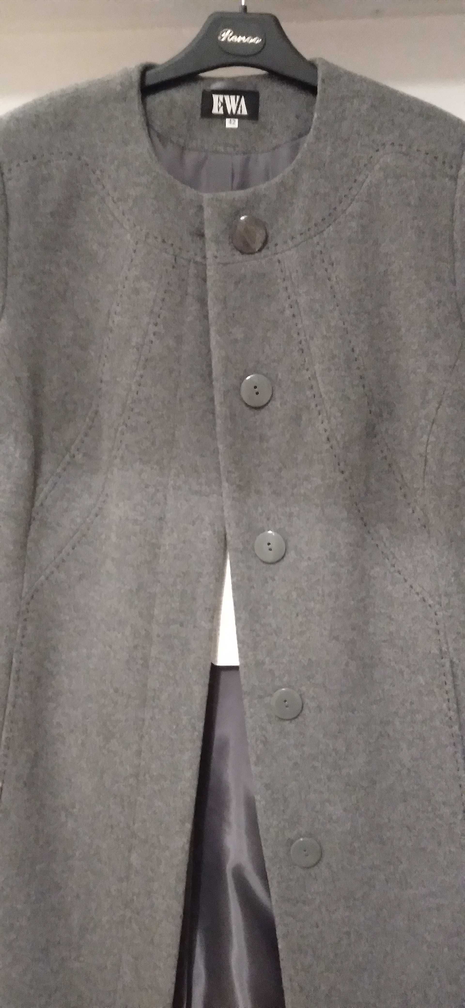 Płaszcz wełniany marki "Ewa" rozmiar 42