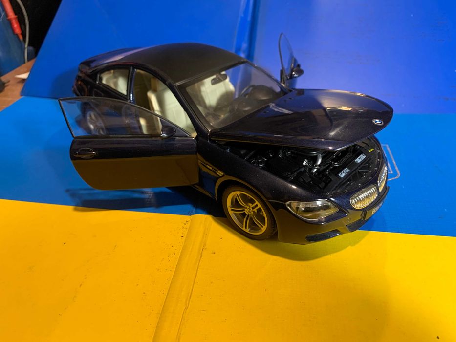 Модель автомобіля BMW M6  фірми JADI Model Craft, масштаб 1/18.
