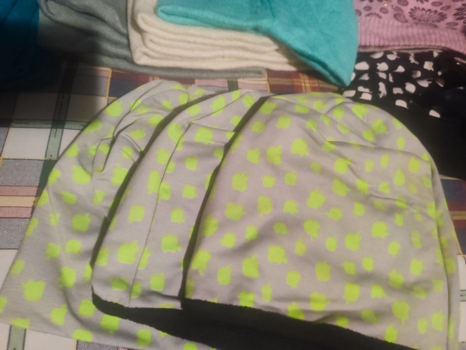 Теплые новые шапки все по 199