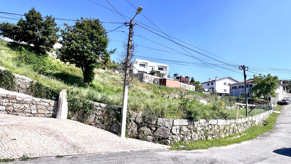 TERRENO Para Construçao ( LAMOSO - PAÇOS DE FERREIRA ) Murado em Pedra