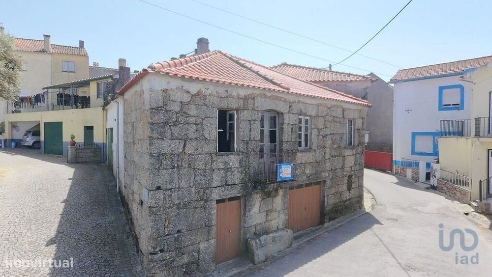 Casa / Villa em Covas e Vila Nova de Oliveirinha de 246,00 m2