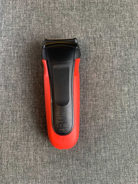 Бритва акумуляторна Braun Series 3 300