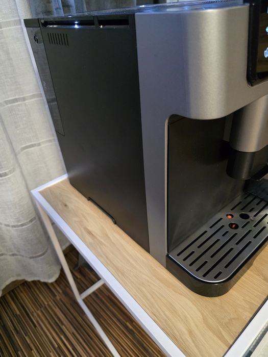 Ekspres do kawy Beko CaffeExperto CEG 7348x czarno srebrny