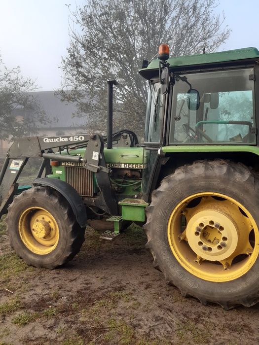 Ciągnik John Deere 2140 z turem