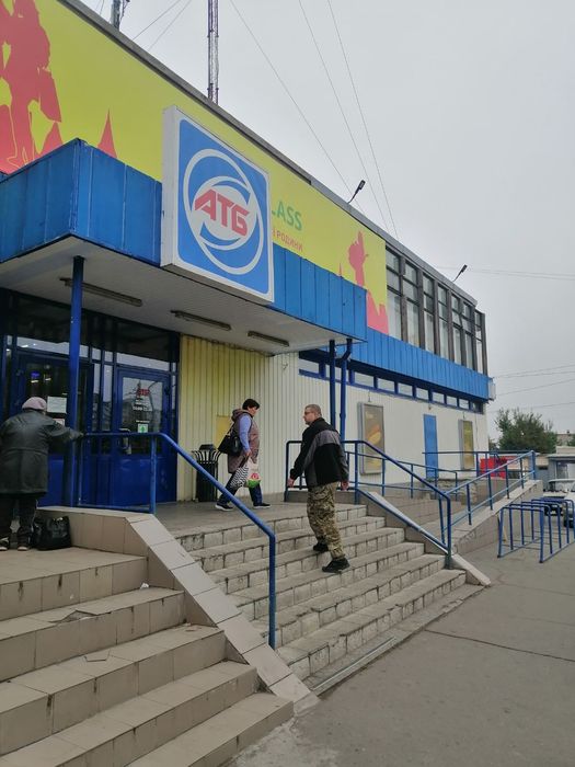 Сдам помещение на жм Западный под магазин детскую комнату спортзал