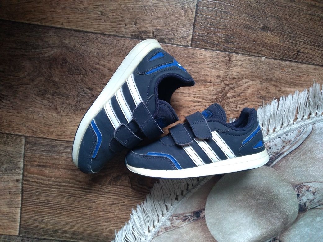 Lekkie buty adidas chłopięce na rzepy 31