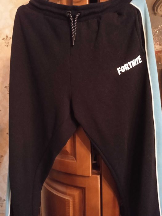 Джогерси George на хлопчика.
На зріст від 164 до 176см.