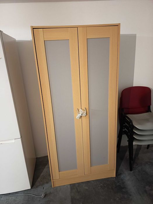 Roupeiro com 2 portas