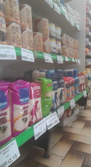 Recheio de mercadorias,arca,vitrines, computadores e impressoras