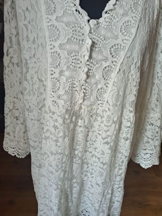 Sukienka 46 48 biala z koronki luzny fason