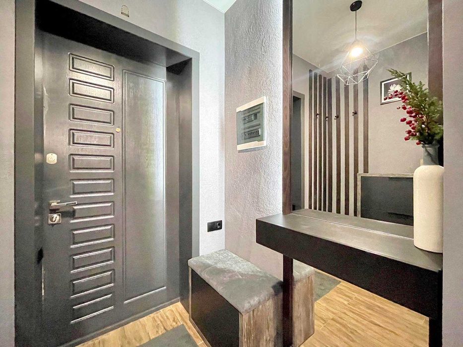 Продам стильный новый дом на  Роменской.