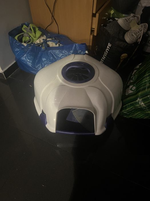 Varias casas de banho para gatos