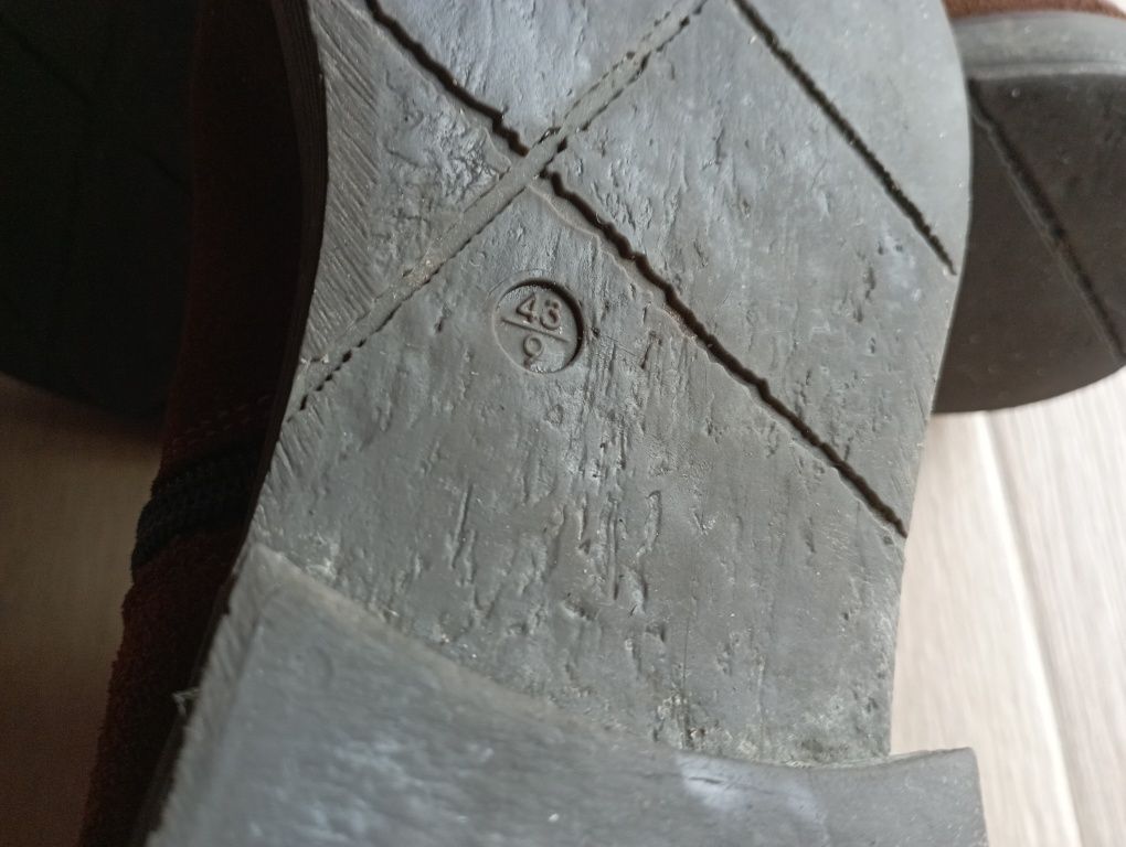 Vendo botas homem castanho camurça, em muito bom estado