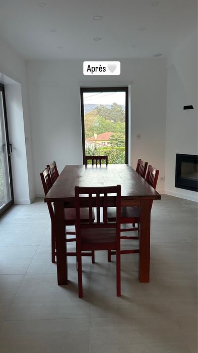 Mesa de jantar e cadeiras
