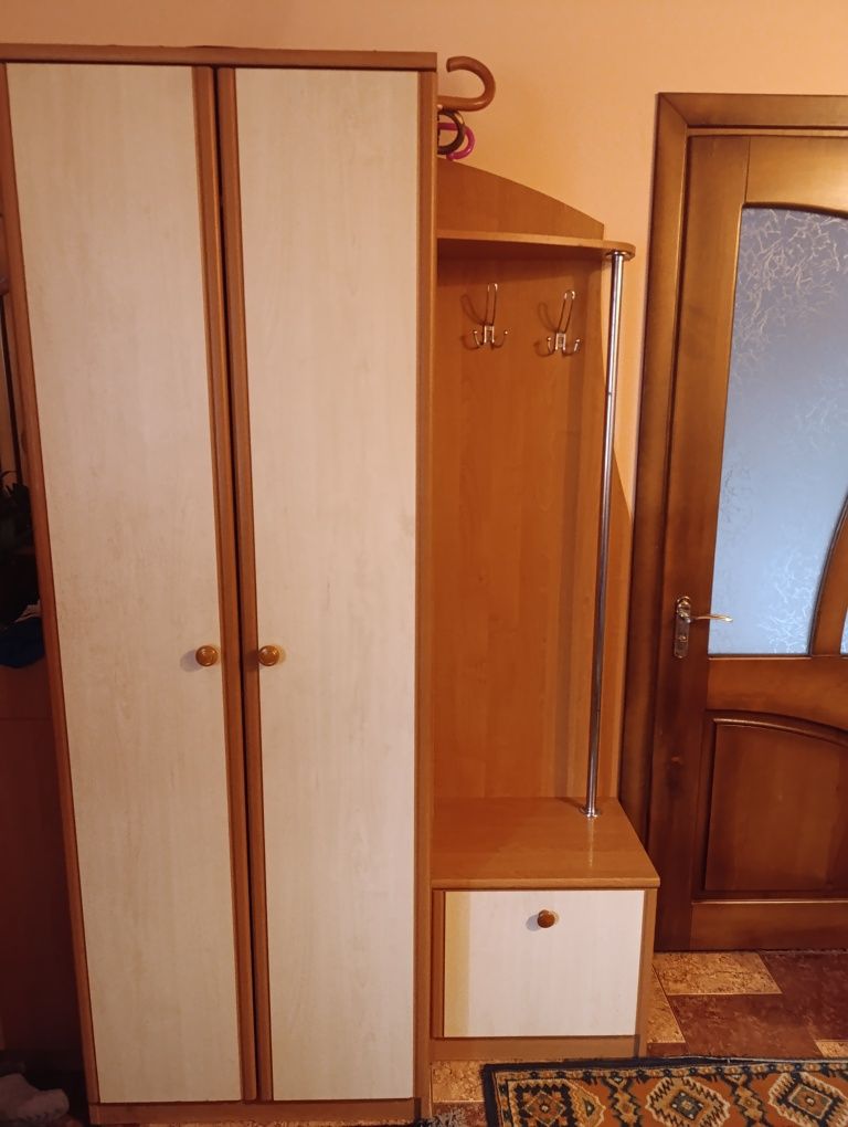Продам прихожу . Меблі у відмінному стані.