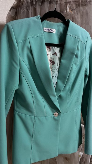 Жіноча джинсова жилетка