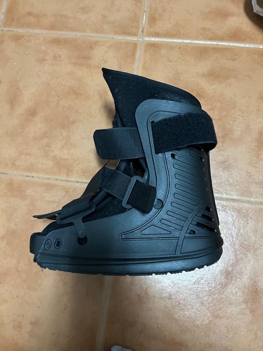 Bota ortopedica + 1 muleta