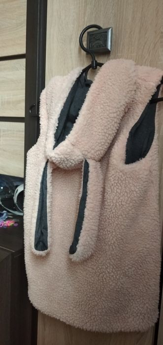 Жилетка на девочку розовая,мех тедди