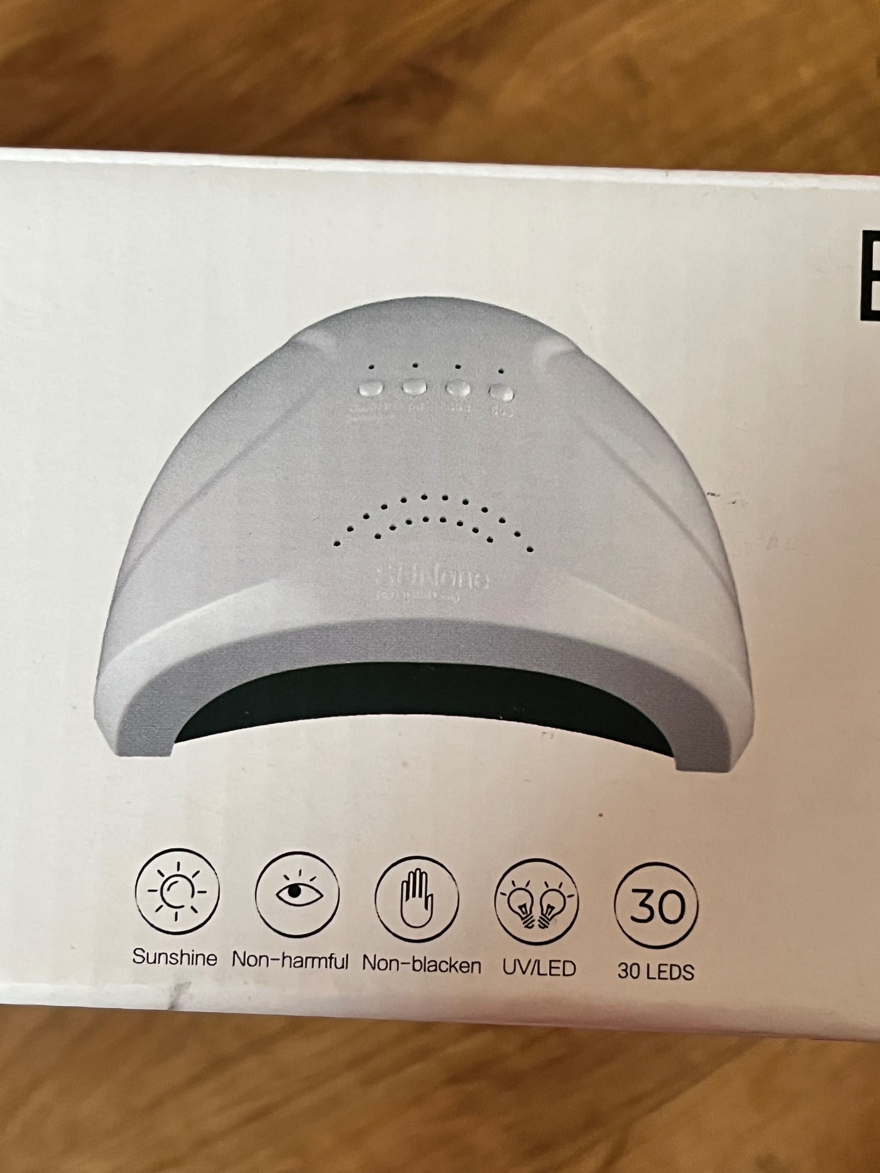 zestaw do paznokci – lampa, frezarka, lakiery hybrydowe, akcesoria.