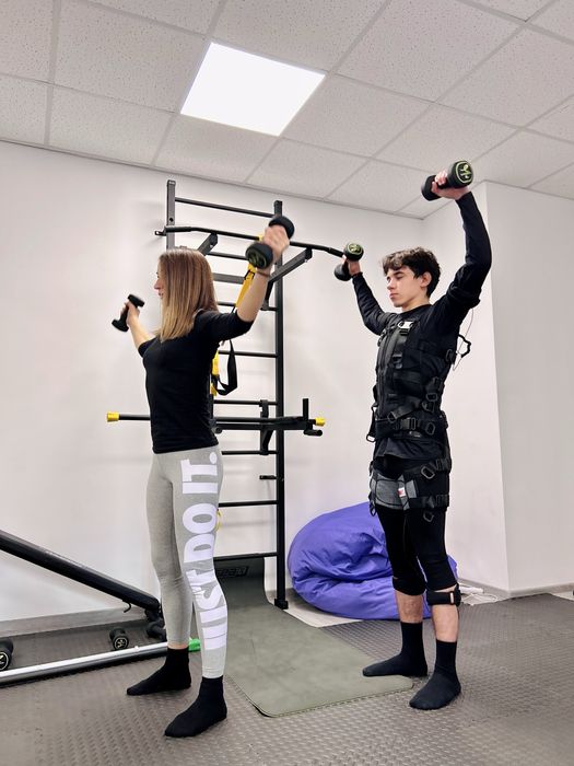 EMS тренування 30 хв. =1,5 години класичних тренувань• Індивідуально