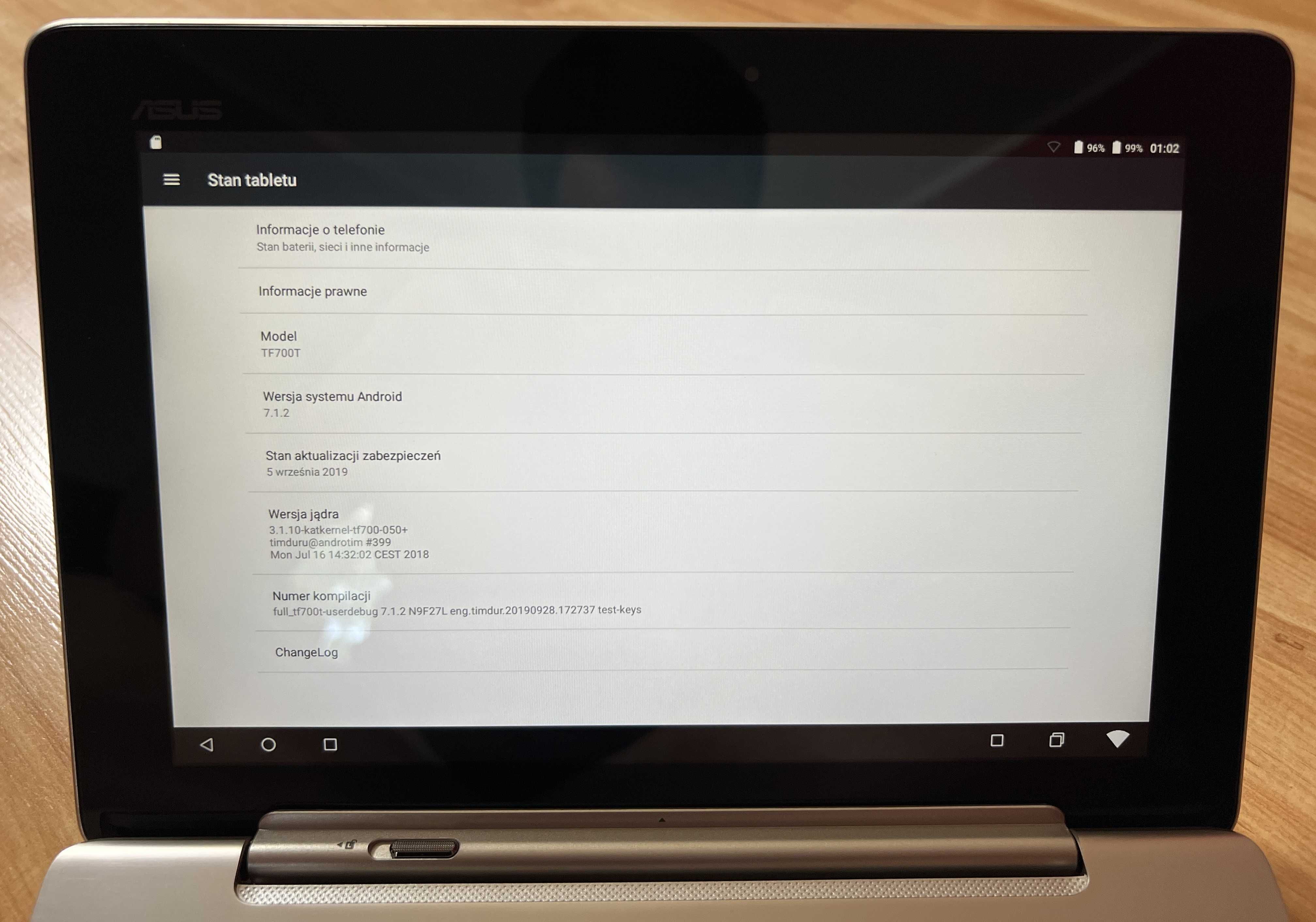 ASUS Transformer Pad TF700T - tablet z klawiaturą Android 7.1.2 z etui
