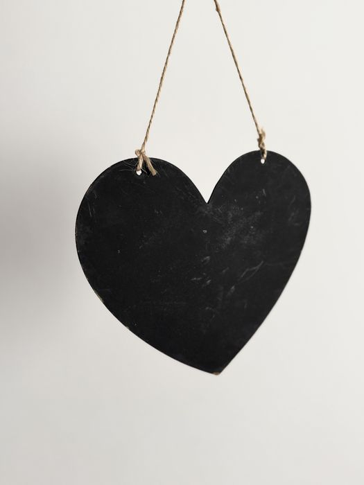 Czarna drewniana zawieszka serce tablica kredowa 20x24 cm, używana
