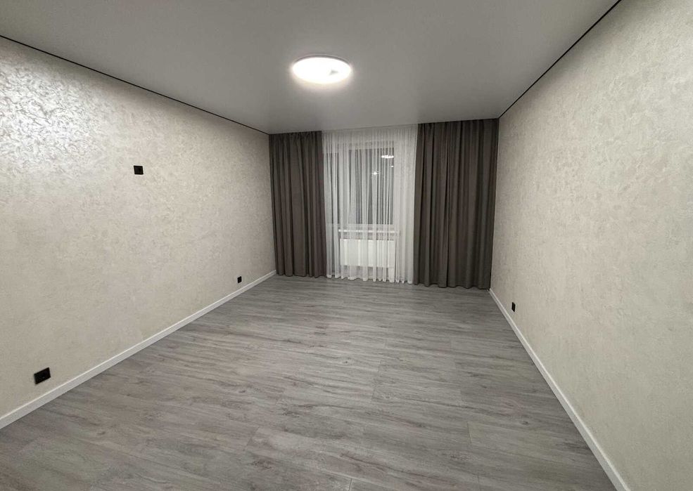 Двокімнатна квартира на Озерній, велика площа 80м.кв.