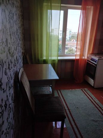 Сдам 3-хкомнатную  квартиру в Покровске Донецкой области