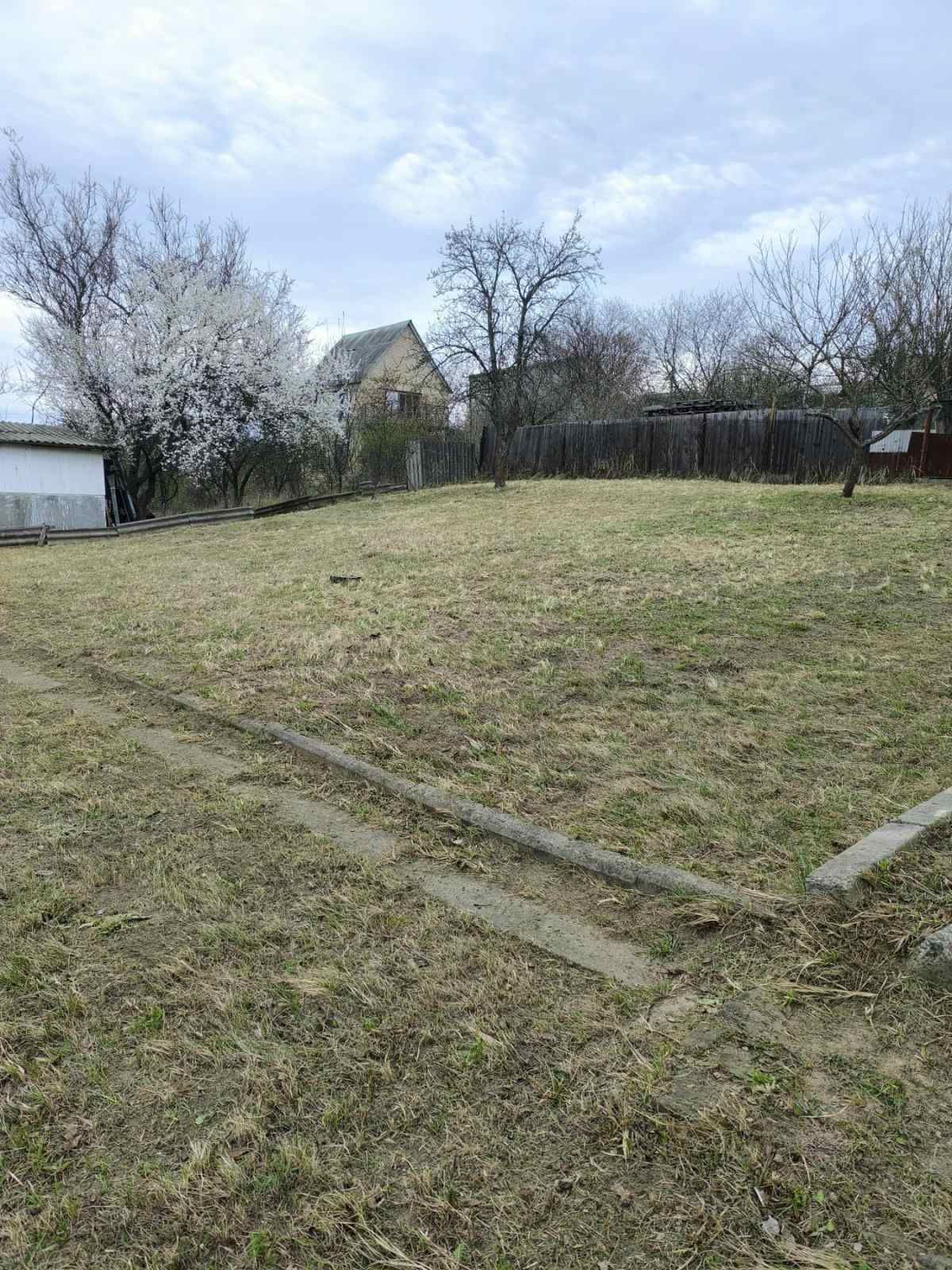Продам земельну ділянку з будинком,с.Ходосівка,10 км.від Києва.