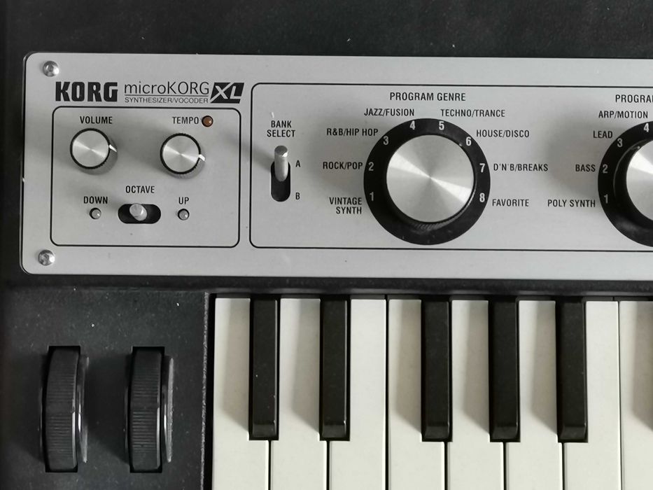 syntezator KORG microkorg XL samograj dżwięki lat 70/80 MIDI przechuy