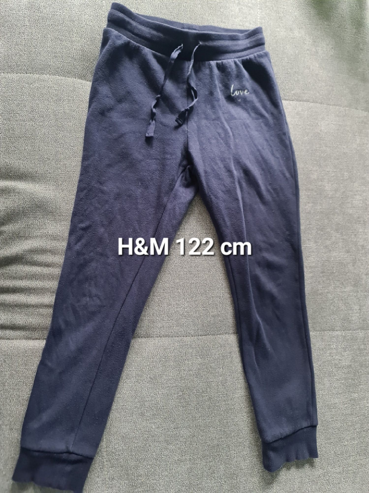 Ciepłe spodnie dresowe H&M 122 cm granatowe ze ściągaczami